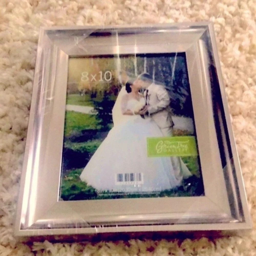 NWT Elegant 8x10 Photo Frame